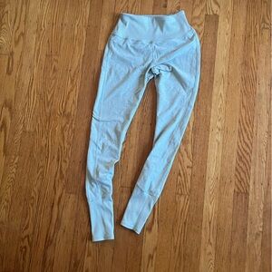 Small Alo leggings, light blue